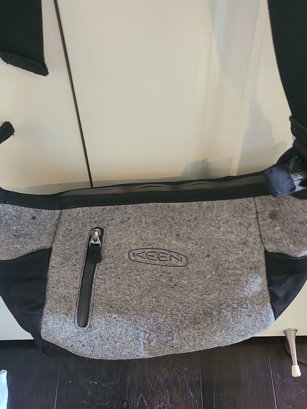 Keen Westport Crossbody Bag Adjustable Strap Multipocket Gray Black - Picture 2 of 4